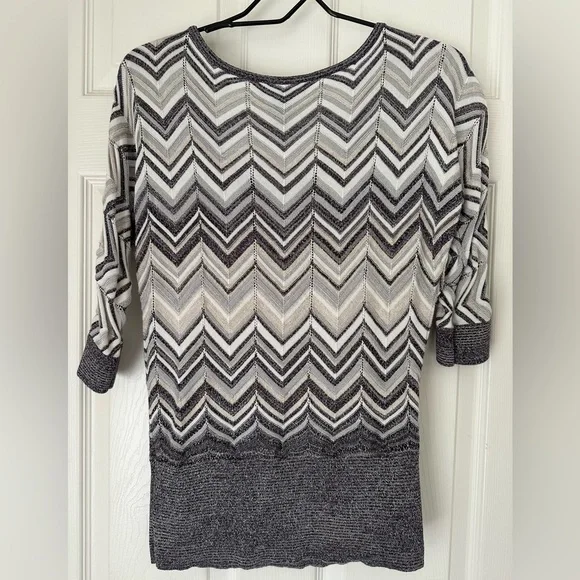 WHBM knit top small - Picture 3 of 4